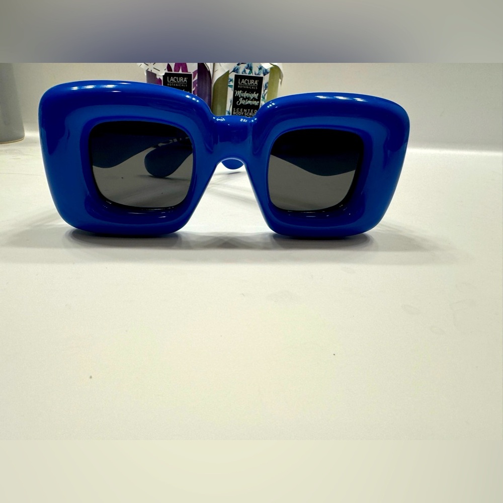Loewe Inflated rectangular sunglasses. - Picture 2 of 12